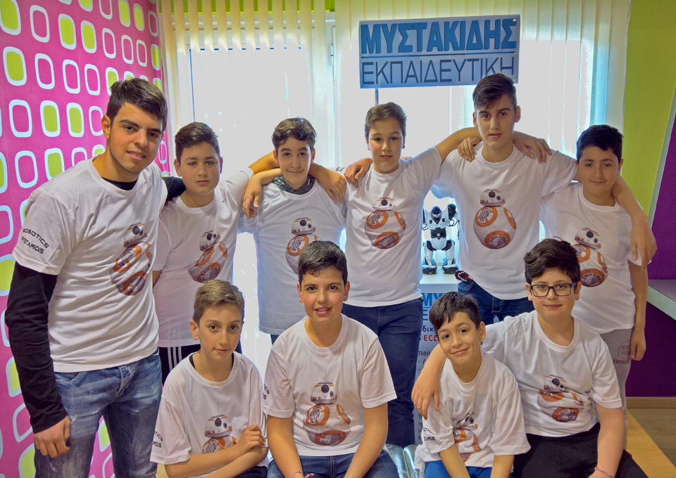 Ομάδα Ρομποτικής που πήρε μέρος στον Παγκόσμιο Διαγωνισμό Ρομποτικής Έρευνας και Καινοτομίας FIRST LEGO League στο Μέγαρο Μουσικής Θεσσαλονίκης. 
