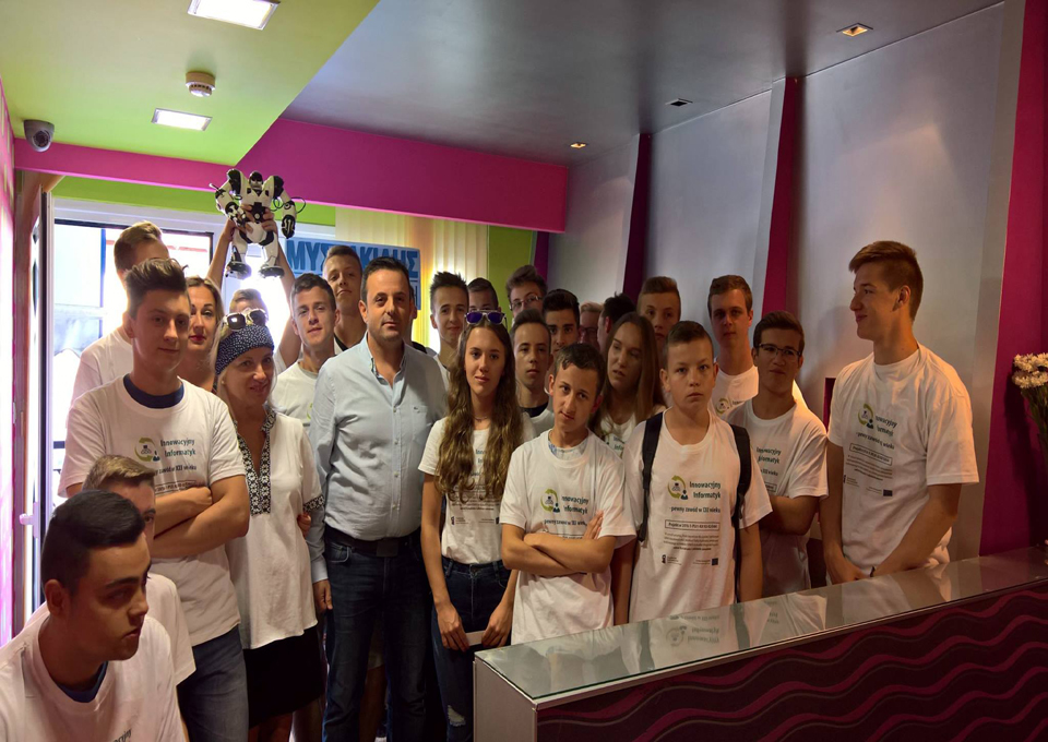Μαθητές από την Πολωνία μαζί με του καθηγητές τους στα πλαίσια του προγράμματος Erasmus μας επισκέφτηκαν την Σχολή Πληροφορικής & Ρομποτικής.
